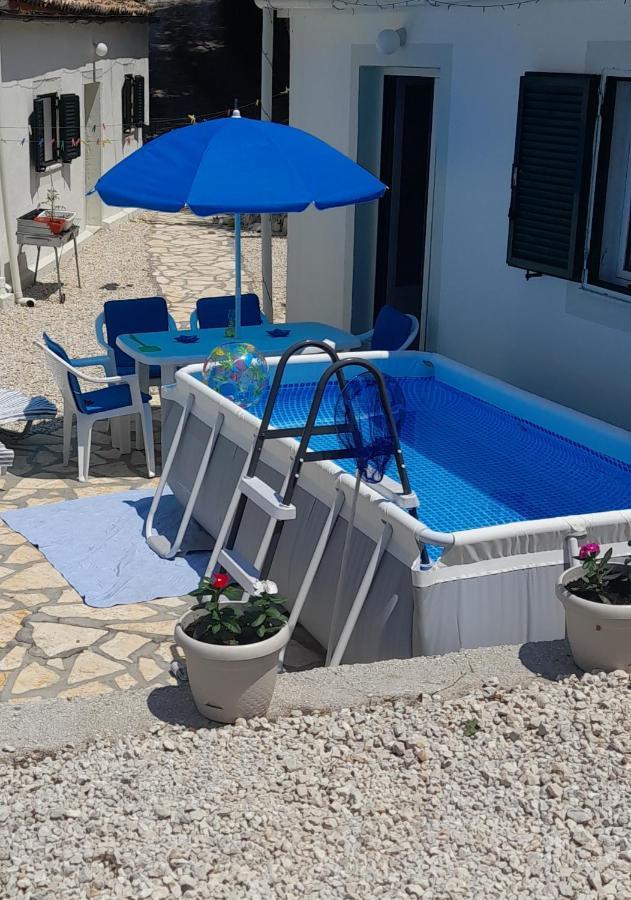 Lovely Studio In Strinilas With Its Own Pool Exterior photo